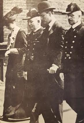 Eleanor Roosevelt joined her husband in his first tour of the navy yards in his position as Assistant Navy Secretary. (FDRL)