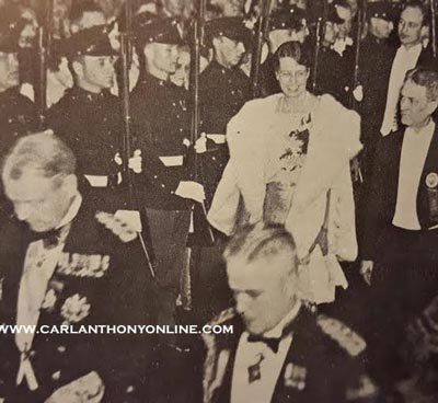 Eleanor Roosevelt arriving at the 1933 Inaugural Ball. (carlanthonyonline.com) 