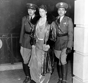 This image of the First Lady at Howard University being escorted by two African-American honor guards sent a powerful message and proved controversial in mid-1930s America. (carlanthonyonline.com)