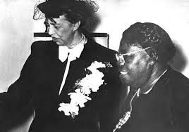 Eleanor Roosevelt and Mary McLeod Bethune. (LC)
