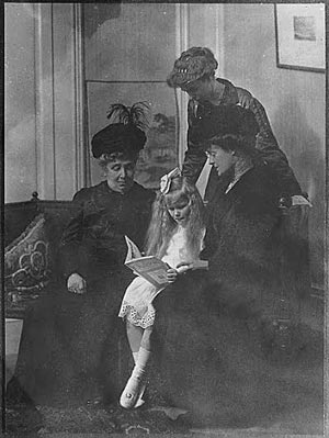 Eleanor Roosevelt as a young mother, posed with her late mother’s sister, and maternal grandmother Mary Hall, who holds her great-granddaughter Anna. (FDRL)