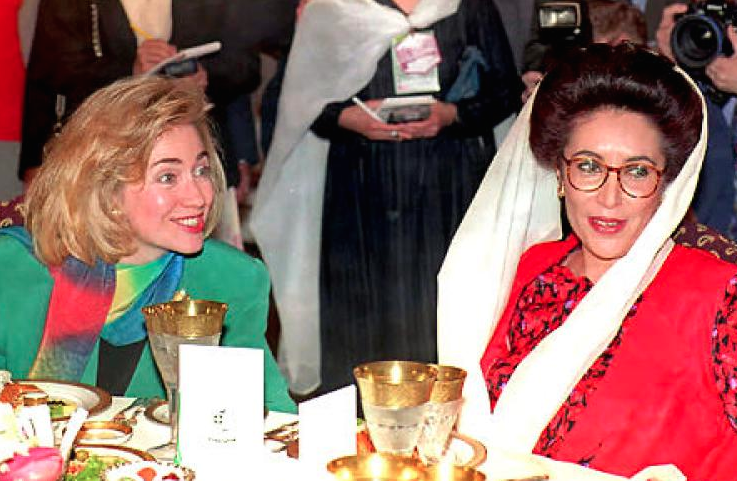 Hillary Clinton dining with Pakistani Prime Minister Benazir Bhutto in 1995 during the First Lady's trip to that nation. (New York Daily News)