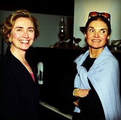 Hillary Clinton and Jacqueline Kennedy Onassis in a Martha's Vineyard bookstore, 1993. (Pinterest)