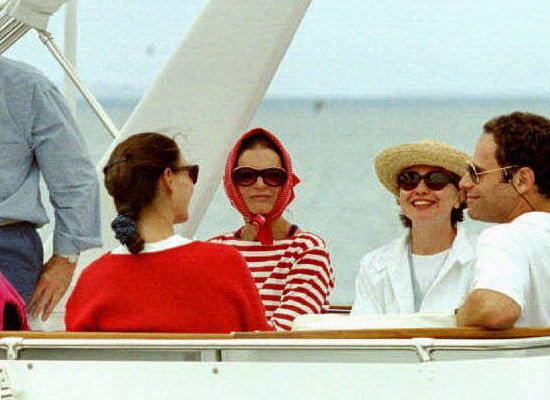 Jackie Onassis and Hillary Clinton on a summer cruise, 1993. (Pinterest)