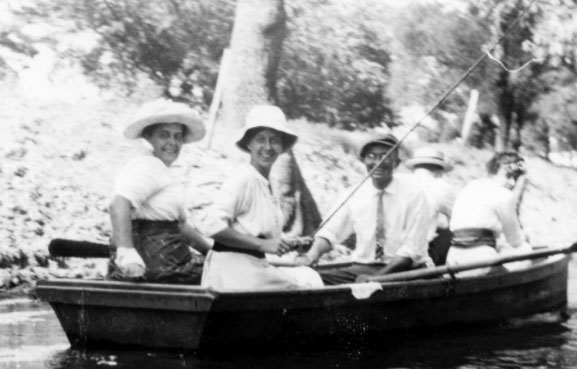 Harry Truman and Bess Wallace fishing with friends during their courtship. (HSTL)