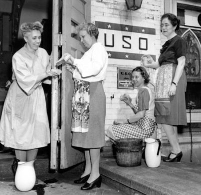 Bess Truman volunteering with the USO. (HSTL)