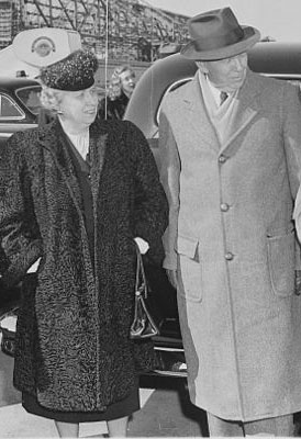 Bess Truman with General George Marshall, then serving as her husband’s Secretary of State, March 1948. (National Archives)